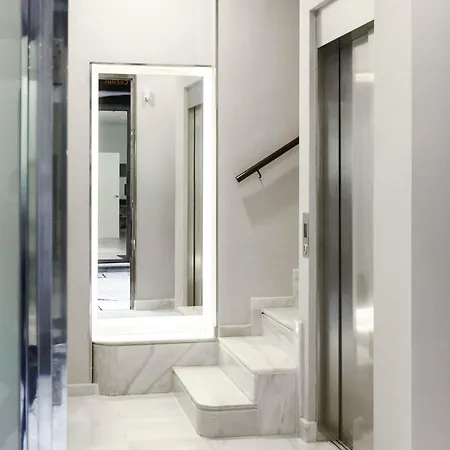 Limehome Calle Lopez Rubio דירה